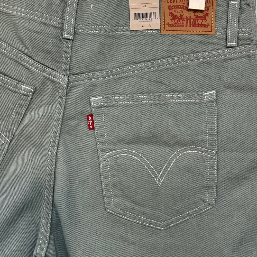 Levi’s High Waisted Mom Shorts Sage Green NWT Size 33 - Picture 4 of 12